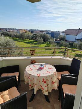 Apartments with parking space Fažana - 7252