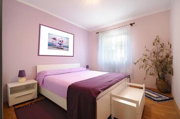 Apartmani za obitelj s djecom Fažana - 7255