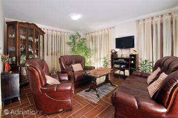 Apartmani za obitelj s djecom Fažana - 7255