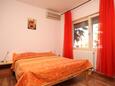 Valbandon, Bedroom 1 in the apartment, air condition available and WiFi.