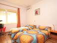 Valbandon, Bedroom 2 in the apartment, air condition available and WiFi.