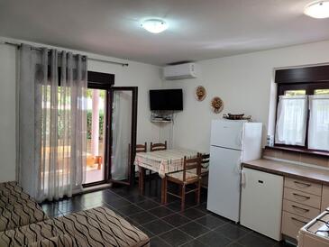Apartments with parking space Fažana - 7261