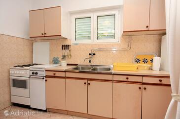 Apartments with parking space Mirca, Brač - 728