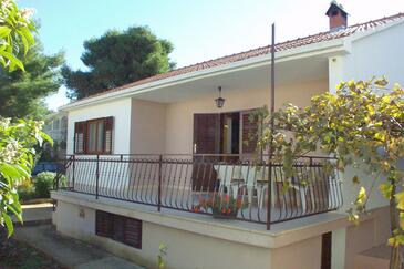Apartment with terrace Mirca, Central Dalmatia