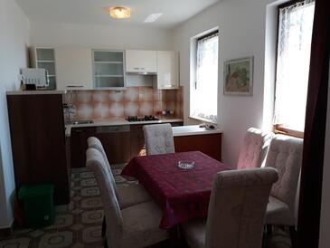 Apartments with parking space Fažana - 7281