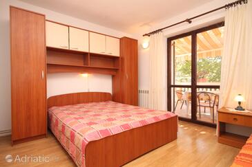 Apartments with parking space Fažana - 7282