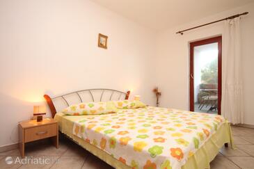 Apartments with parking space Fažana - 7284