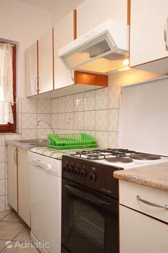 Apartments with parking space Fažana - 7284