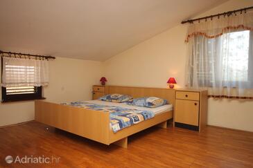 Apartmani s bazenom pogodni za obitelji s djecom Jadreški, Pula - 7292