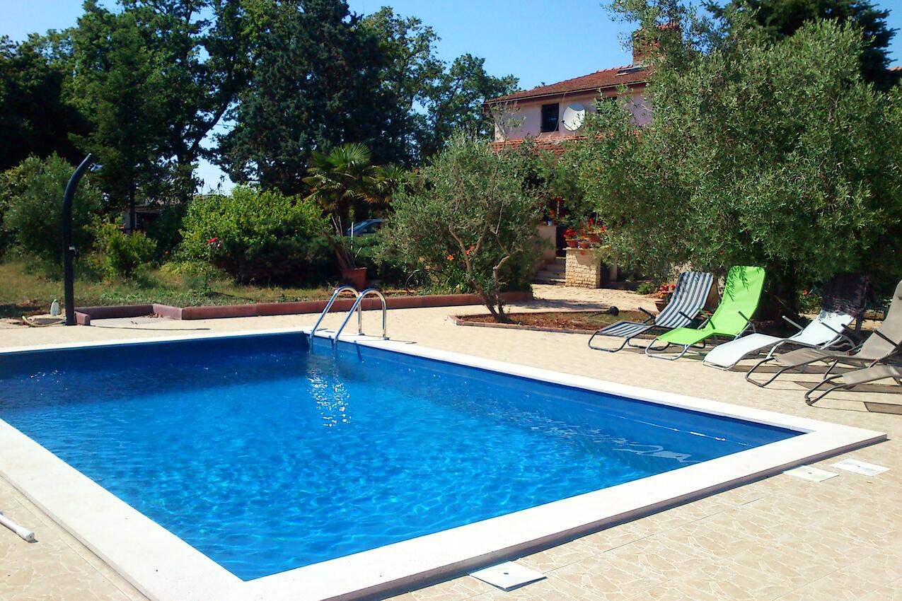 Ferienwohnungen mit Pool für Familien Jadreski, Pula - 7292