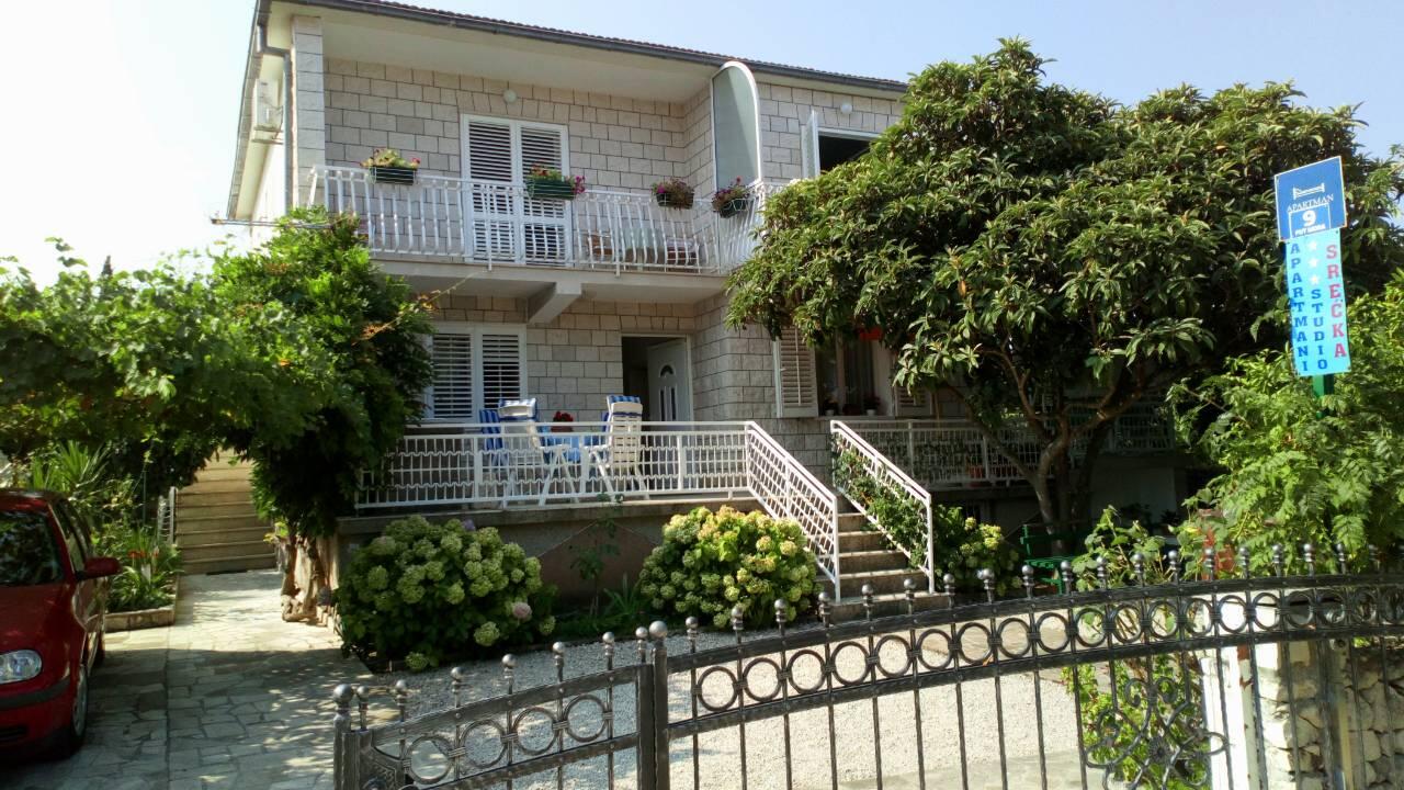 Apartments with a parking space Mirca, Brač - 730