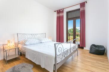 Apartments with terrace Mirca, Central Dalmatia