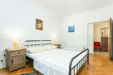Apartments with terrace Mirca, Central Dalmatia