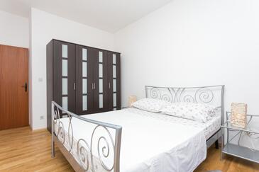 Apartments with terrace Mirca, Central Dalmatia