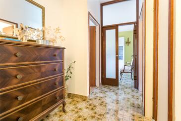 Apartments with terrace Mirca, Central Dalmatia