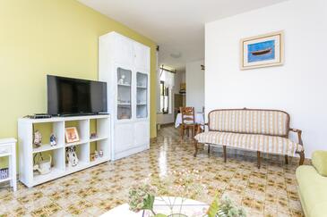 Apartments with terrace Mirca, Central Dalmatia