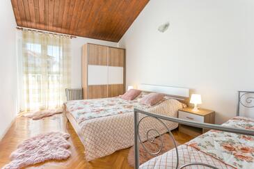 Apartments with terrace Mirca, Central Dalmatia