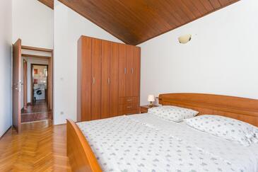 Apartments with terrace Mirca, Central Dalmatia
