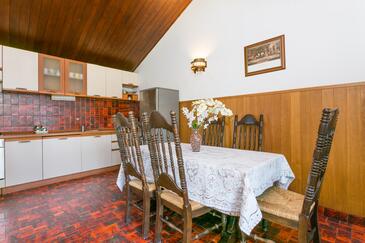 Apartments with terrace Mirca, Central Dalmatia