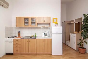 Apartmani s bazenom pogodni za obitelji s djecom Valbandon, Fažana - 7351