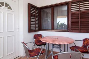 Apartmaji z bazenom za družine z otroci Valbandon, Fažana - 7351