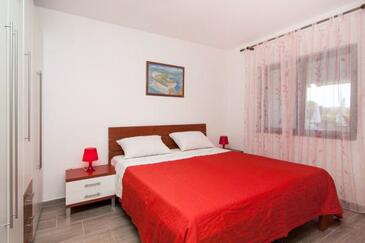 Apartmani s bazenom pogodni za obitelji s djecom Valbandon, Fažana - 7351