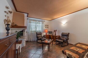 Family-friendly apartments with swimming pool Krnica, Marčana - 7357