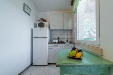 Lejligheder med pool egnet til familier med børn Krnica, Marcana - 7357