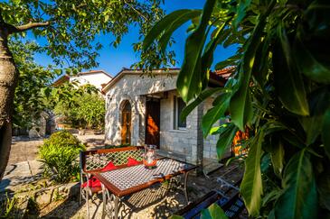 Lejligheder med pool egnet til familier med børn Krnica, Marcana - 7357