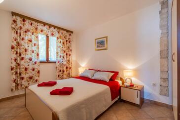 Lägenheter med pool lämpliga för familjer med barn Krnica, Marcana - 7357