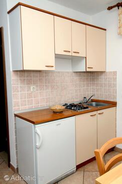 Lägenheter med pool lämpliga för familjer med barn Krnica, Marcana - 7357