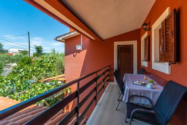 Appartamenti con piscina per famiglie Krnica, Marzana - Marčana - 7357