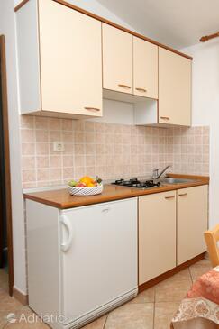 Apartmaji z bazenom za družine z otroci Krnica, Marčana - 7357