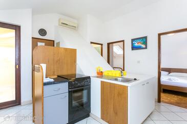 Apartmani uz more Postira, Brač - 739