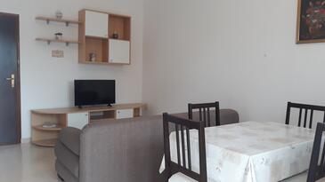 Apartments with parking space Pula - 7420