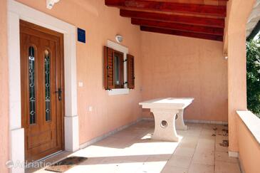 Ház családok részére medencével Loborika, Pula - 7422