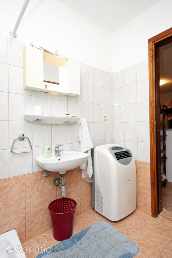 K-7448 - Privat indkvartering - Sommerhus med parkering Susnjevica, Sredisnja Istra