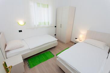 Apartmani s bazenom pogodni za obitelji s djecom Medulin - 7479