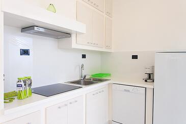 Apartmani s bazenom pogodni za obitelji s djecom Medulin - 7479