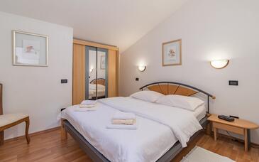Apartmani s bazenom pogodni za obitelji s djecom Medulin - 7480