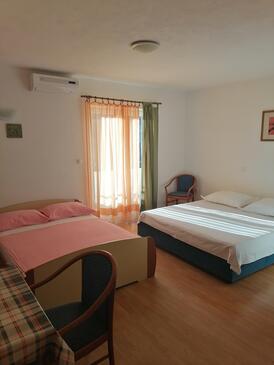 Apartmani s parkingom Dugi Rat, Omiš - 7481