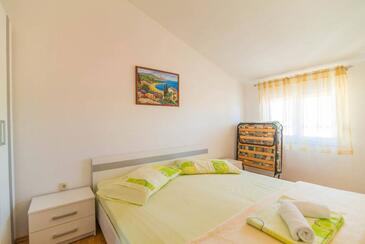 Apartmanok parkolóhellyel Mali Rat, Omis - 7482