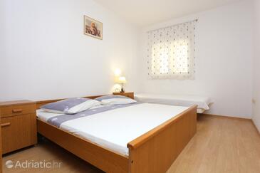 Apartments with parking space Mali Rat, Omiš - 7482