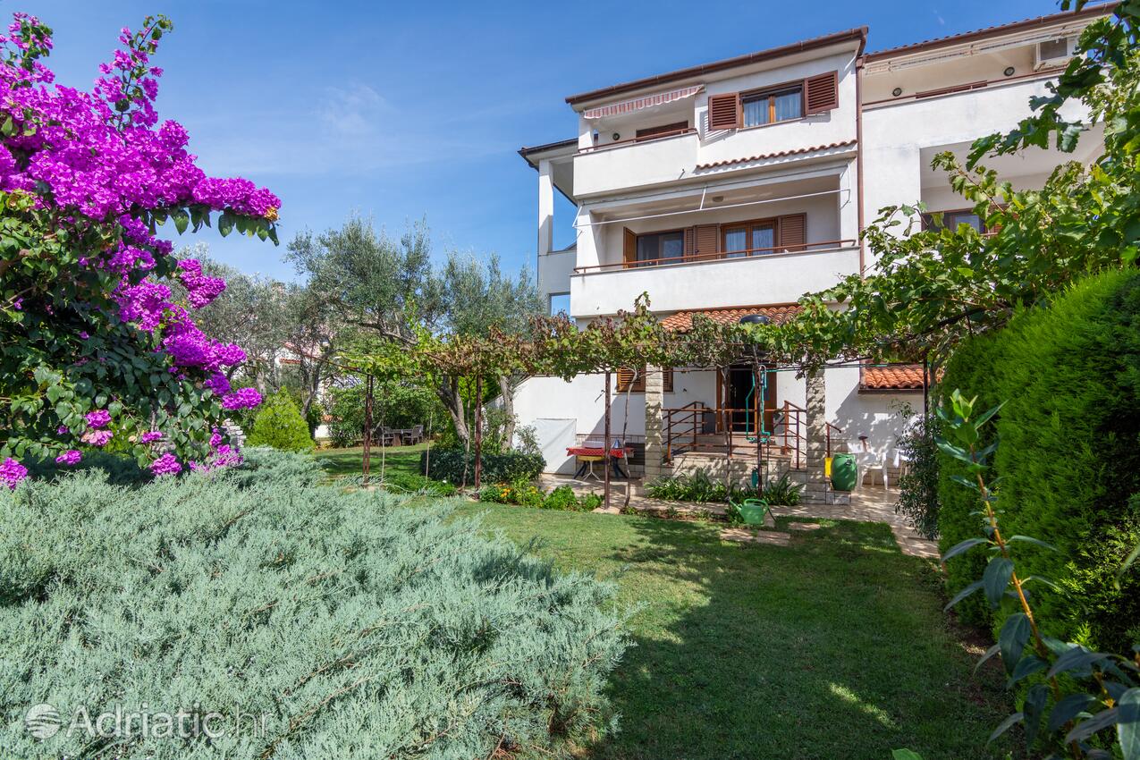 Apartments with parking space Medulin - 7495