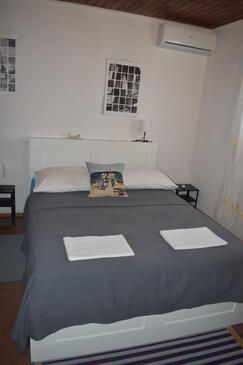 Apartments by the sea Seget Vranjica, Trogir - 7509