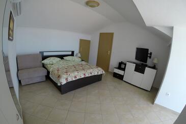 Apartments with parking space Rogoznica - 7515