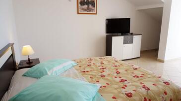 Apartments with parking space Rogoznica - 7515