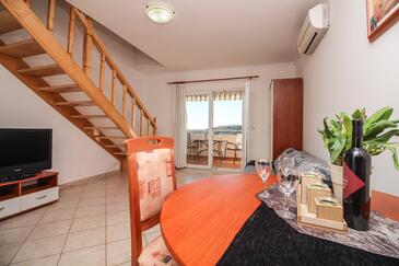 Apartments with parking space Rogoznica - 7515