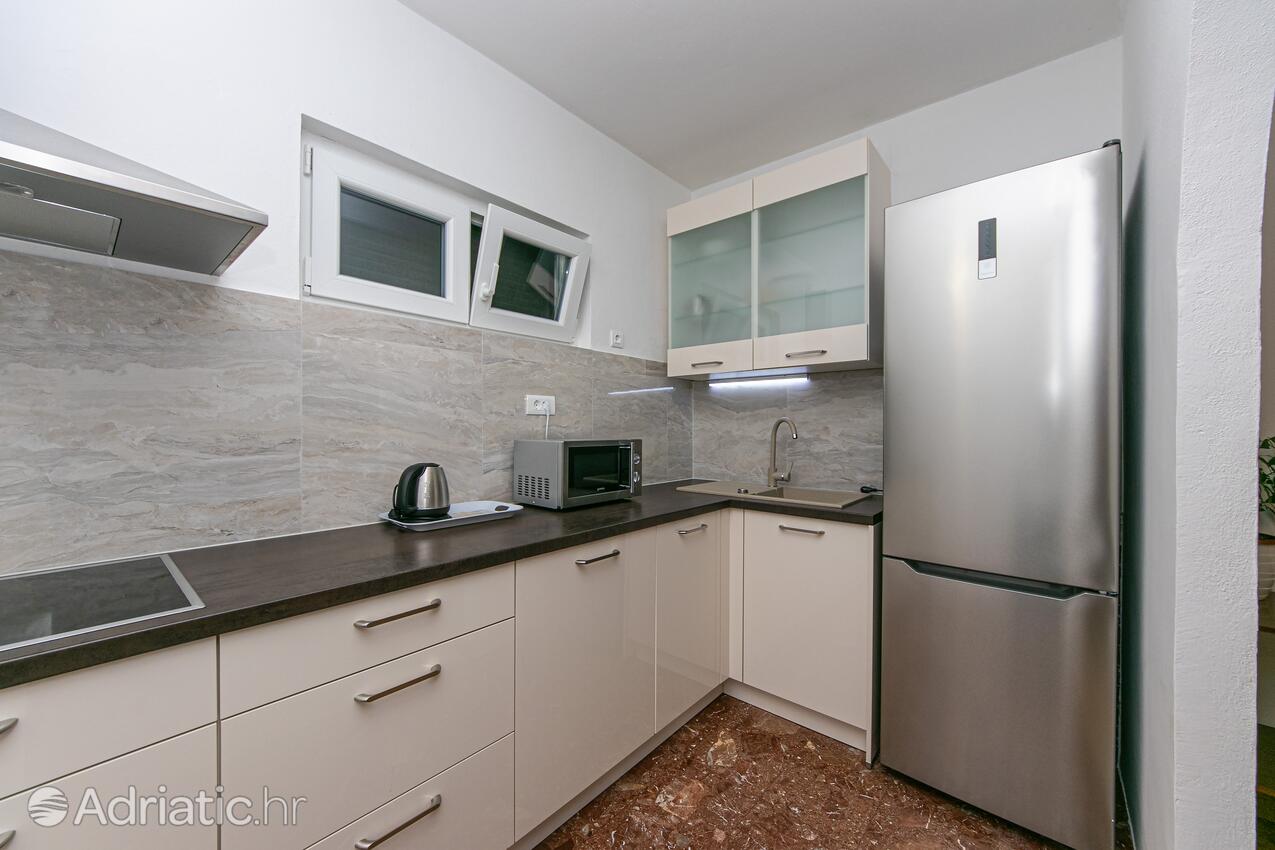 Apartamentos junto al mar Pisak, Omis - 7519