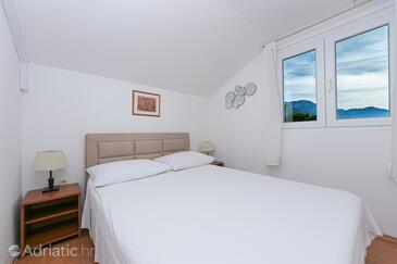 Apartments by the sea Pisak, Omiš - 7520